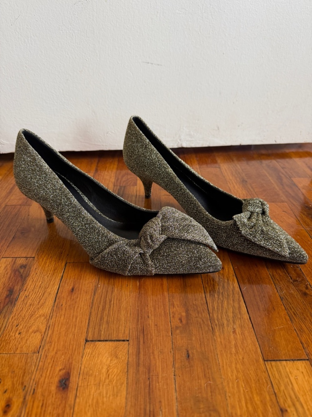 Pointed-Toe Low kitten Heel Pumps with Knotted Detail in Metallic